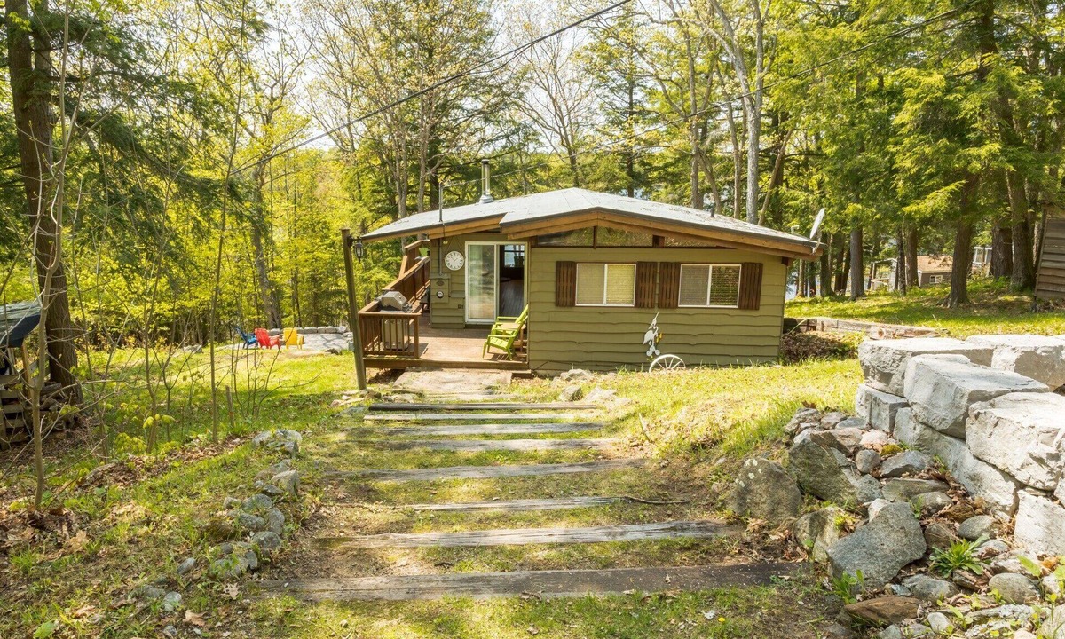 Muskoka Lakes Cottage | Picturesque Leonard Lake cottage