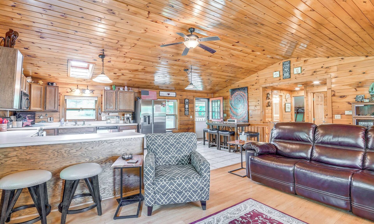 Phoenix House | Picturesque Phoenix Vacation Home on Oswego River!