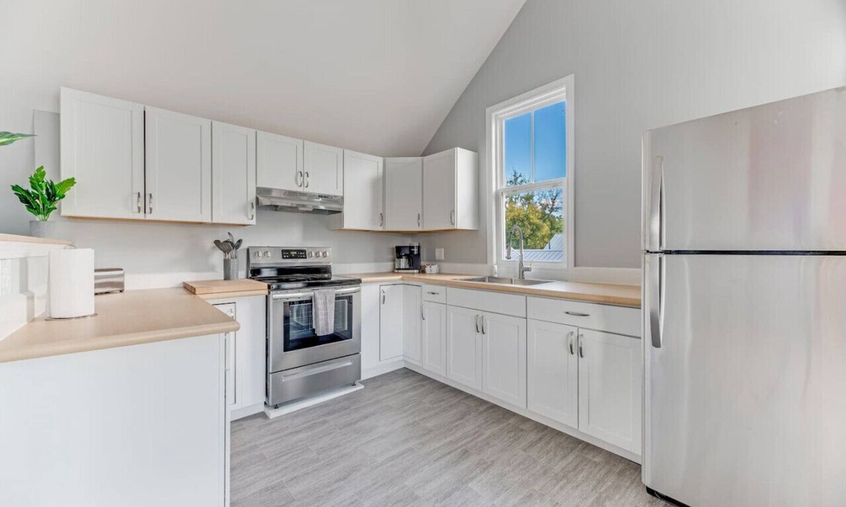 Costigan Apartment | Picturesque Riverfront | 4 BD | Parking Provided