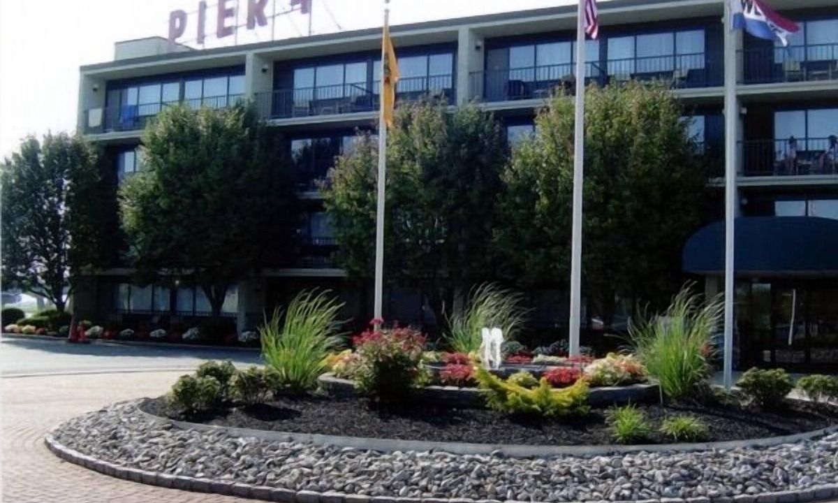 Somers Point Hotel | Pier 4 Hotel