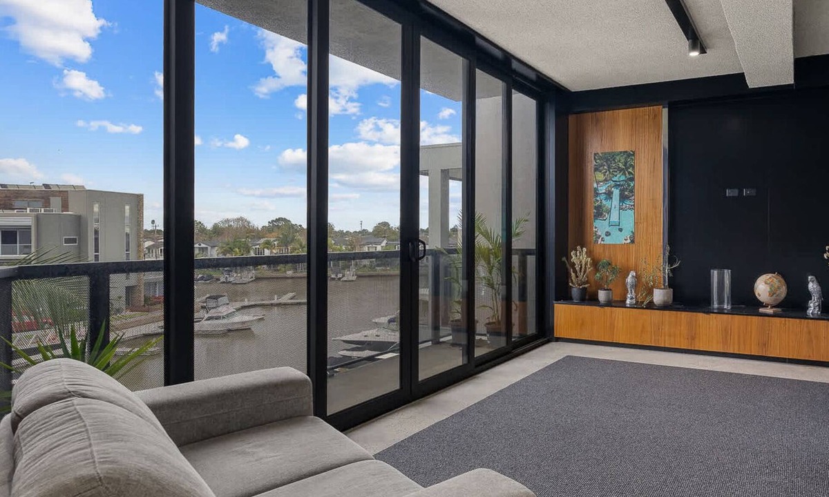 Patterson Lakes House | Pier One Luxe Riverside Living