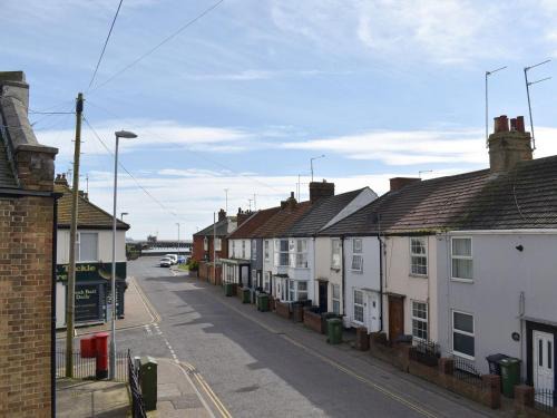 Hopton House | Pier View
