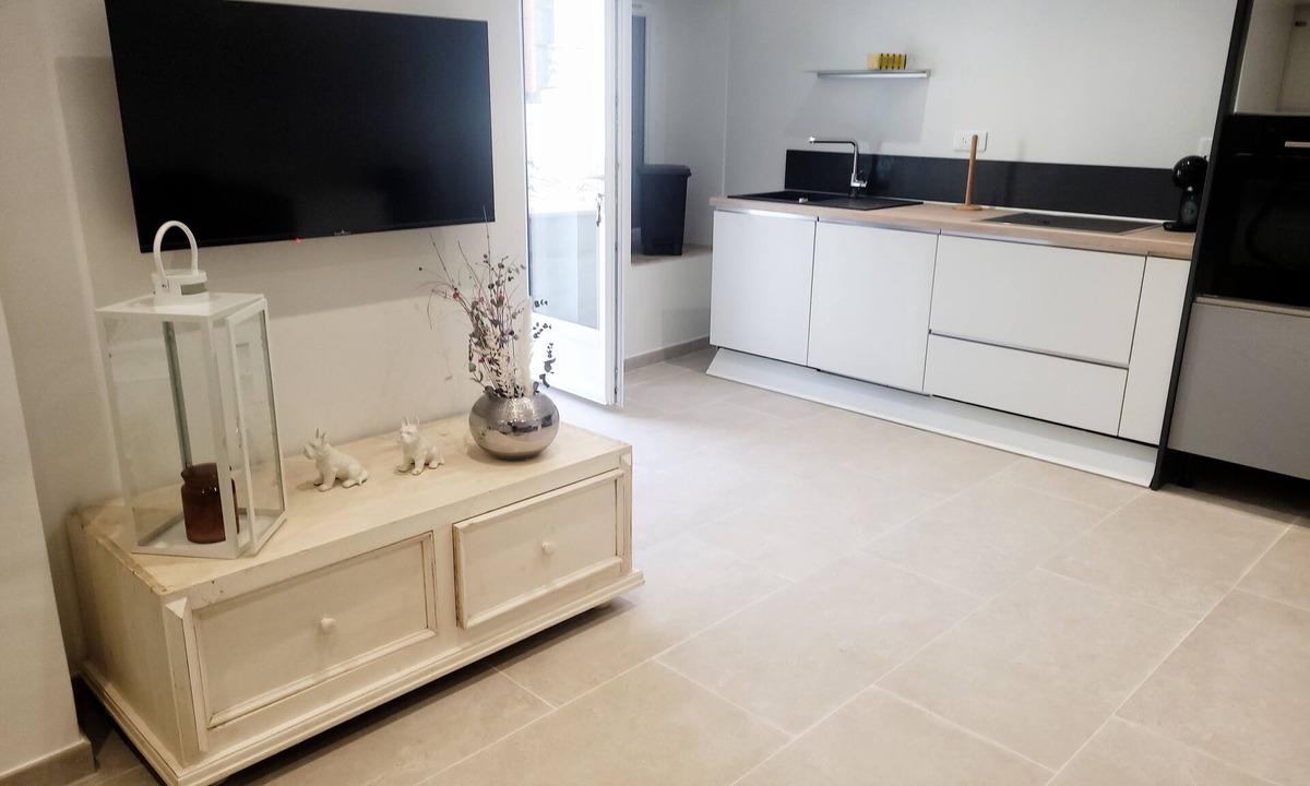 Dauphin House | Pierrerue Detached house in the heart of the village