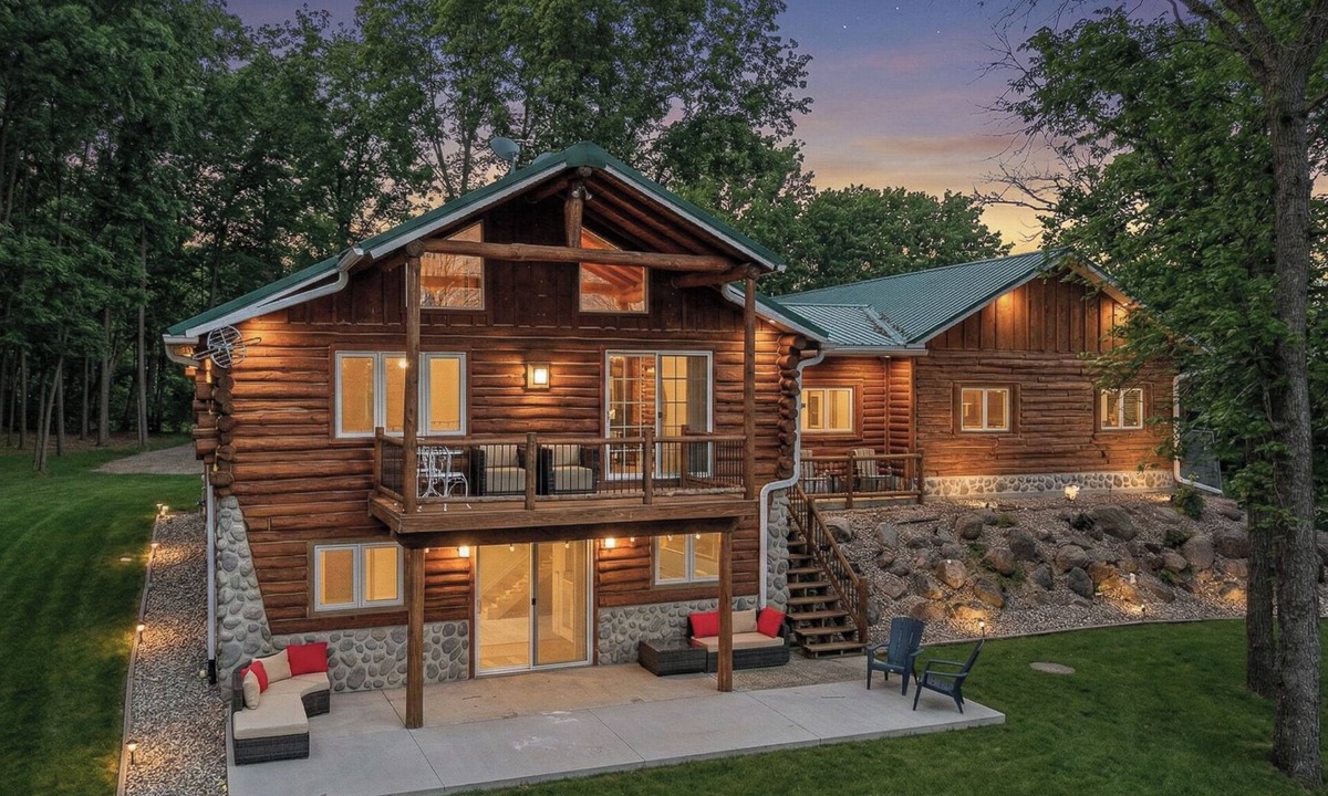 Clintonville House | Pigeon Retreat | Firepit | Playset | Dock