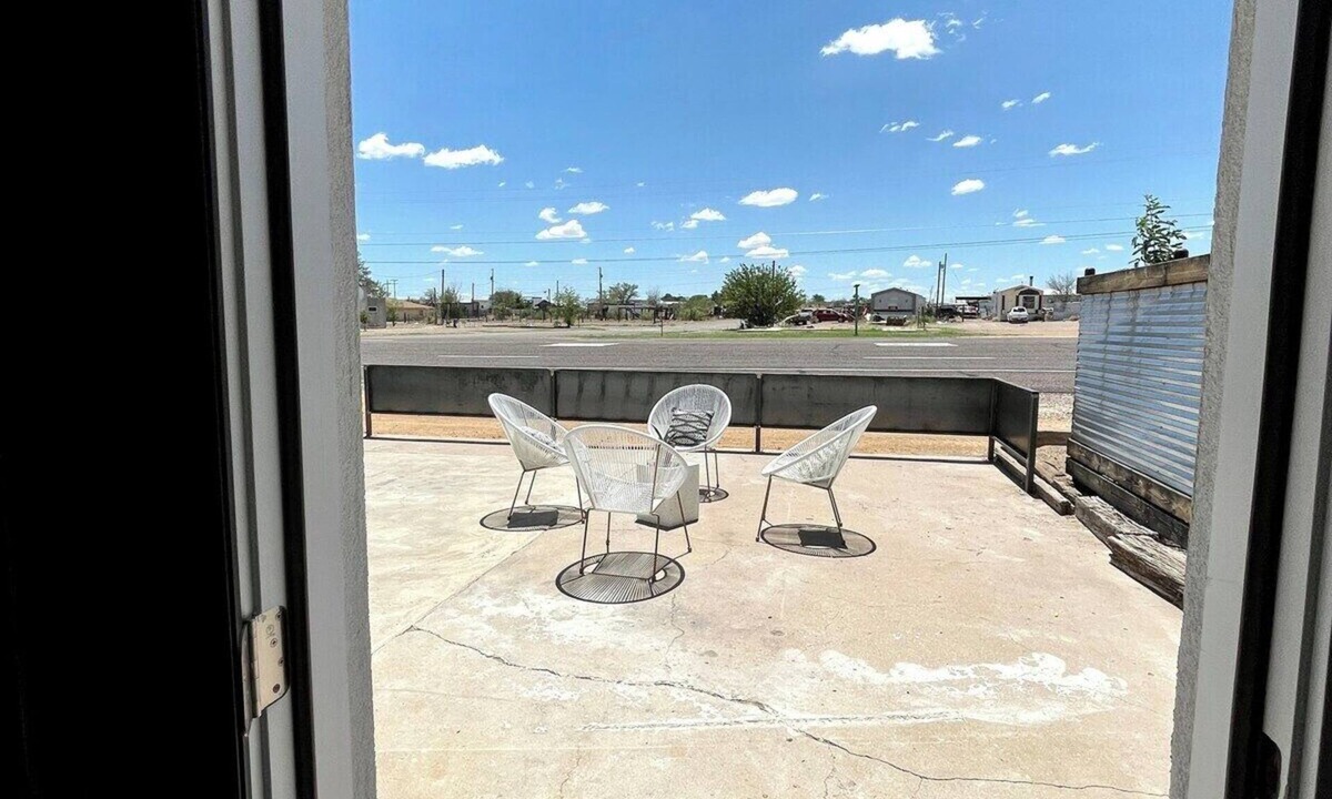Marfa Apartment | Pik-Pak E - Entire Vintage Gas Station - 14 Guests