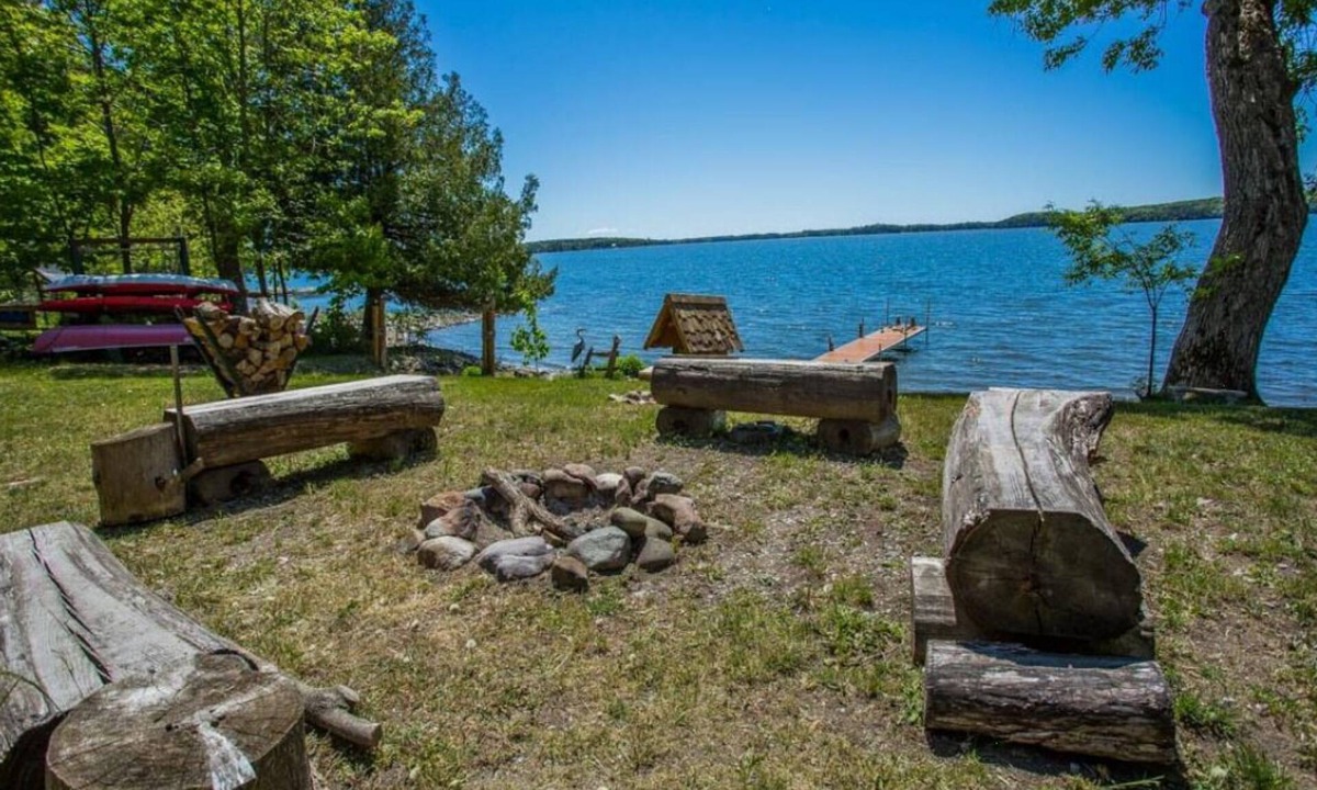 Huron Shores Cottage | Pike Landing/Cozy Cottage on Bright LakenStunning Fall Colours in Algoma!