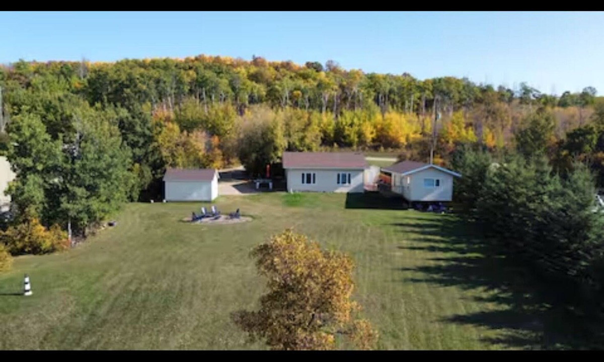 Division No. 16 Cabin | Pike Place - Lakefront on Lake of the Prairies