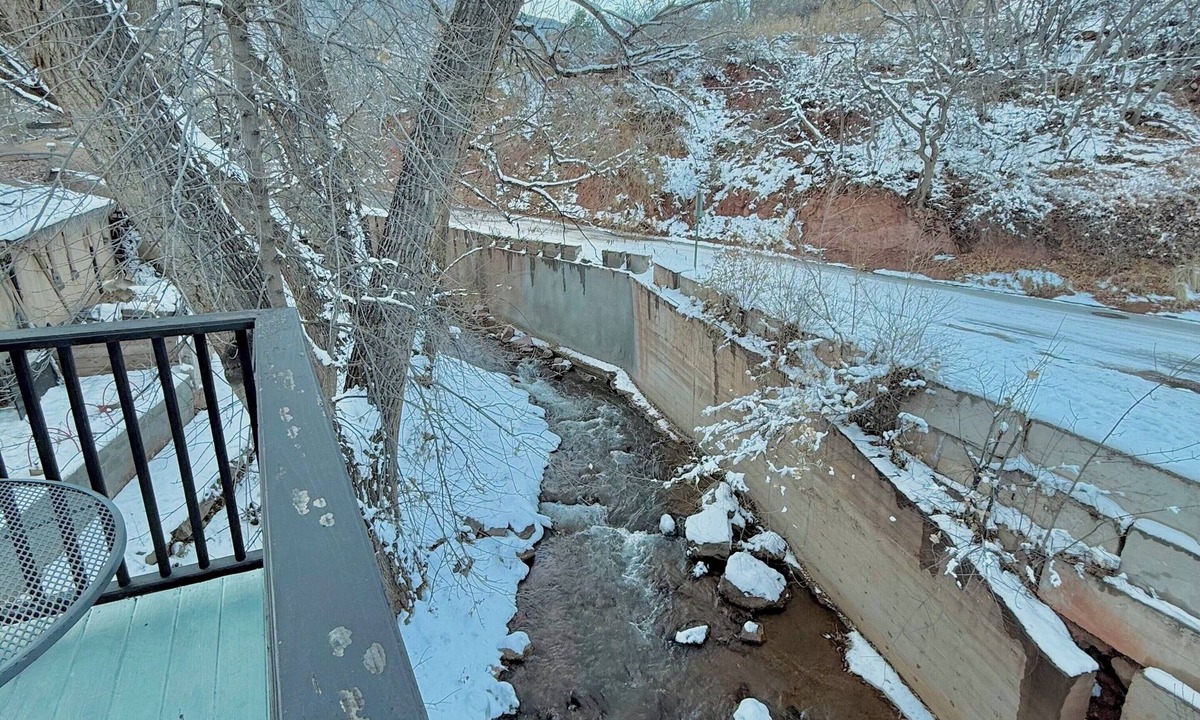 Manitou Springs Historic District Hotel | Pikes Peak Inn