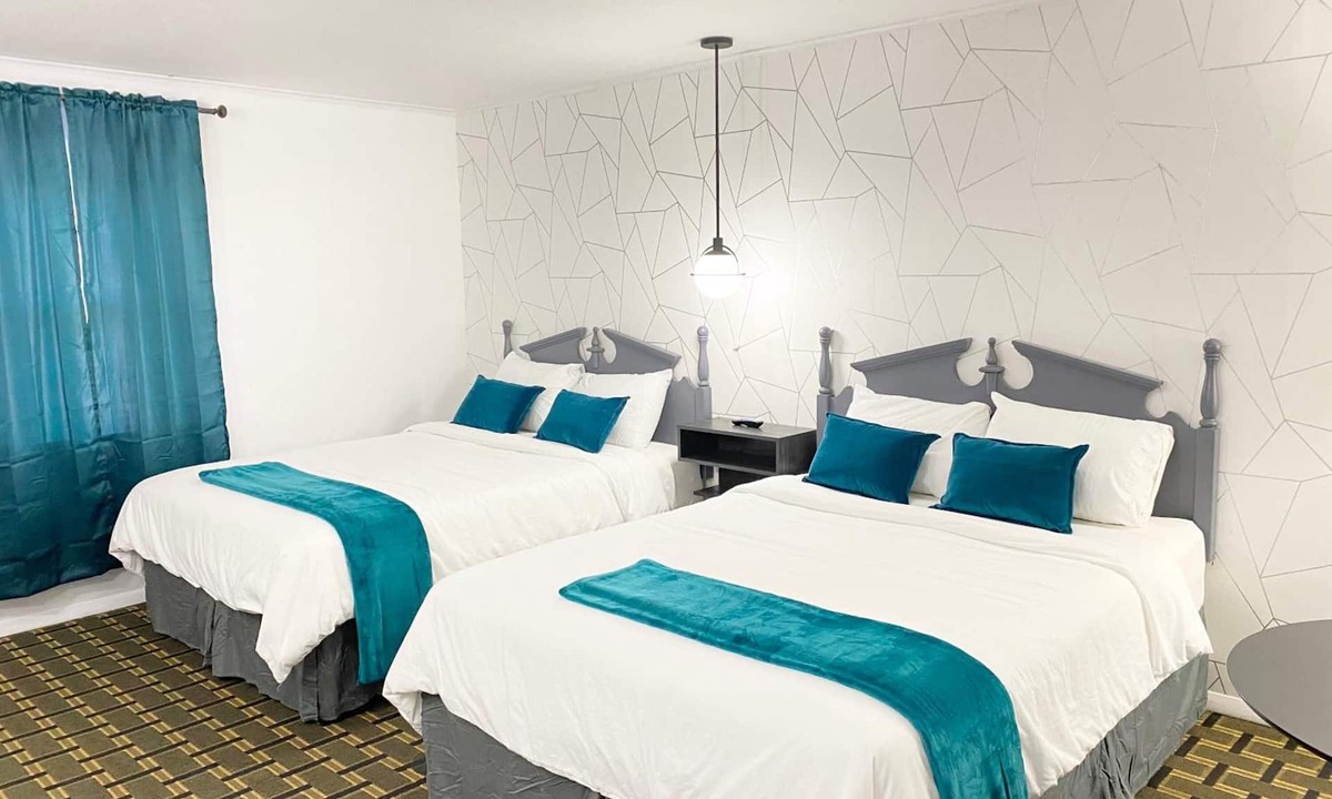 Lee Hotel | Pilgrim Inn