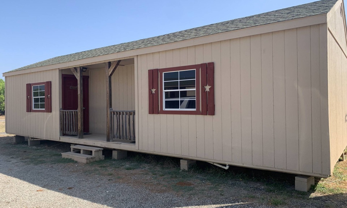 Dimmit County Cabin | Pilon cabin. Comfortable quiet cabin 8 miles outside Carrizo Springs