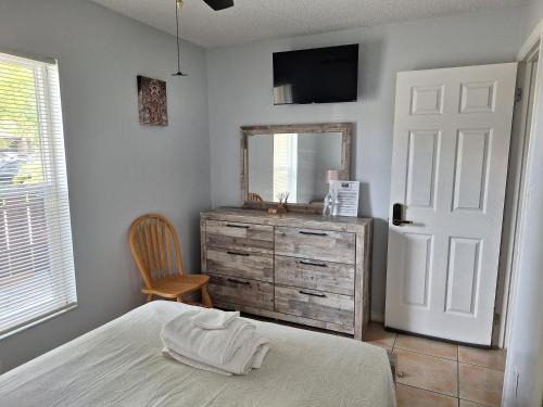 Orlando House | Pily's Vintage Stay Room Full Bed
