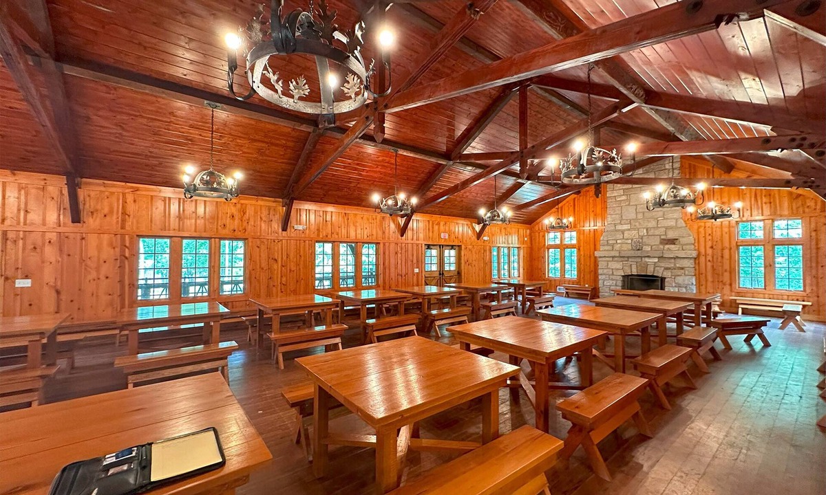 Kaiser Hotel | Pin Oak