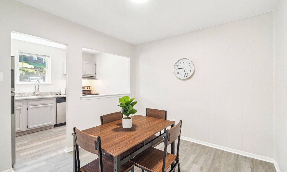 Newark Apartment | Pine Brook 1218 I Cozy & comfy I Free Parking