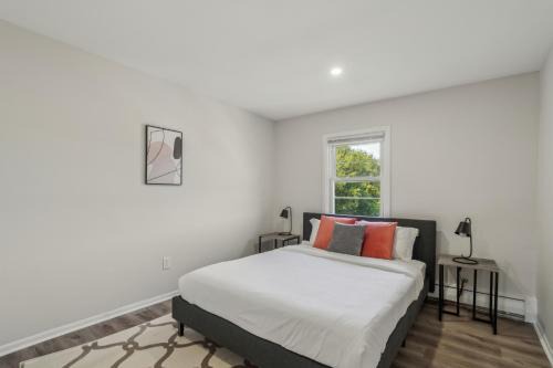 Newark Apartment | Pine Brook 124 I Modern Gem I Free Parking