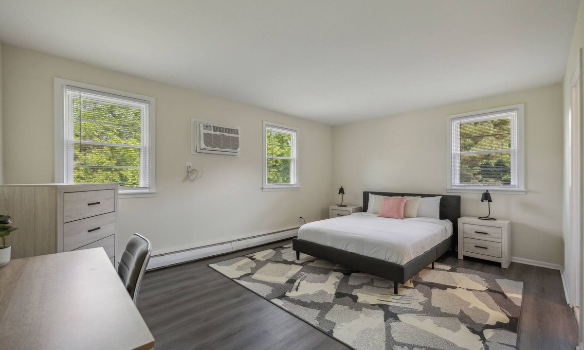 Newark Apartment | Pine Brook 1306 I Modern 2Br Oasis I Free Parking