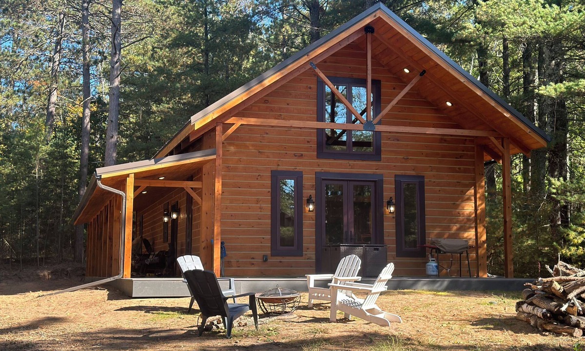 Minong Cabin | Pine Cabin on Gilmore Lake