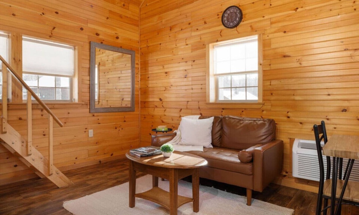 Bethlehem Cabin | Pine Cabin: Waterfront Log Cabin Hideaway