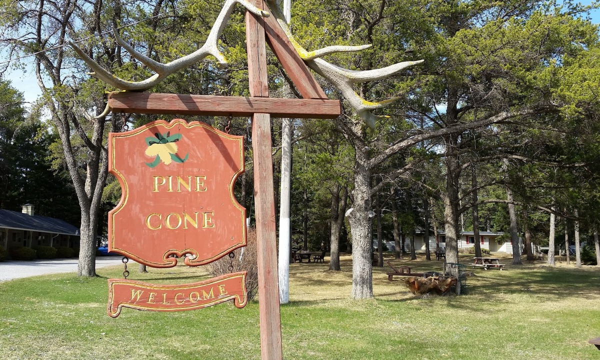 Penobsquis Hotel | Pine cone Motel
