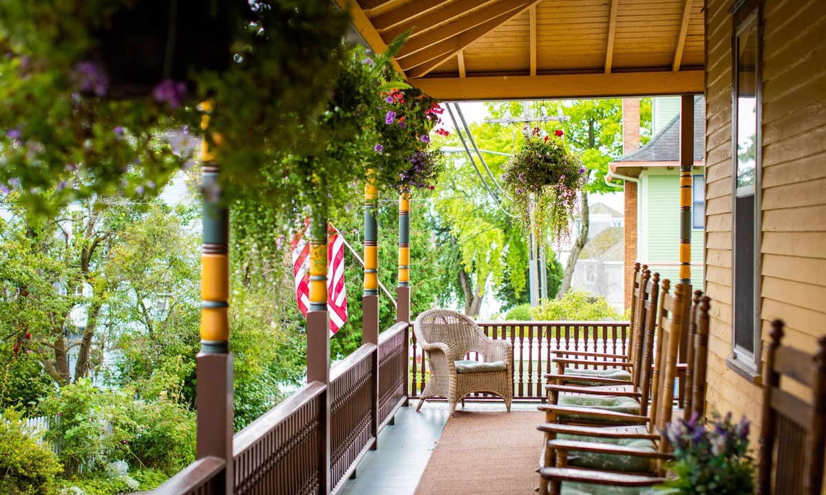 Mackinac Island Bed & Breakfast | Pine Cottage Bed & Breakfast