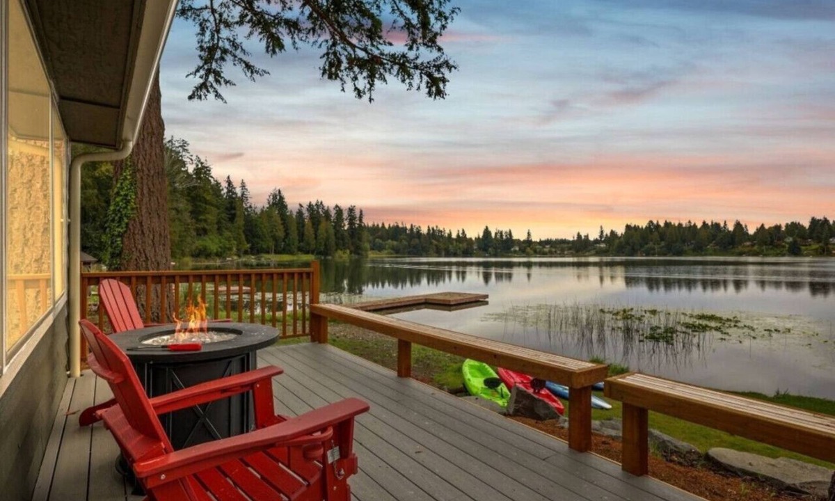 East Olympia House | Pine Cove Cottage-Waterfront