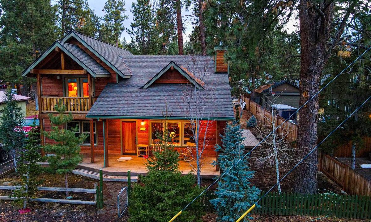 Sisters Cabin | Pine Grove Cabin, Sisters Oregon