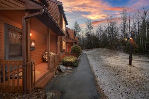 North Creek House | Pine Knot 62H - Retreat with Private Play Area