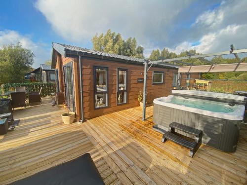 Yealand Conyers House | Pine Lake View