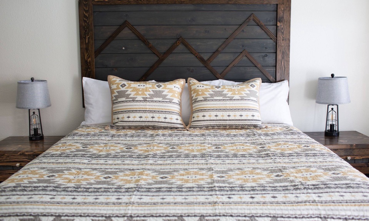 Encampment Hotel | Pine Lodge
