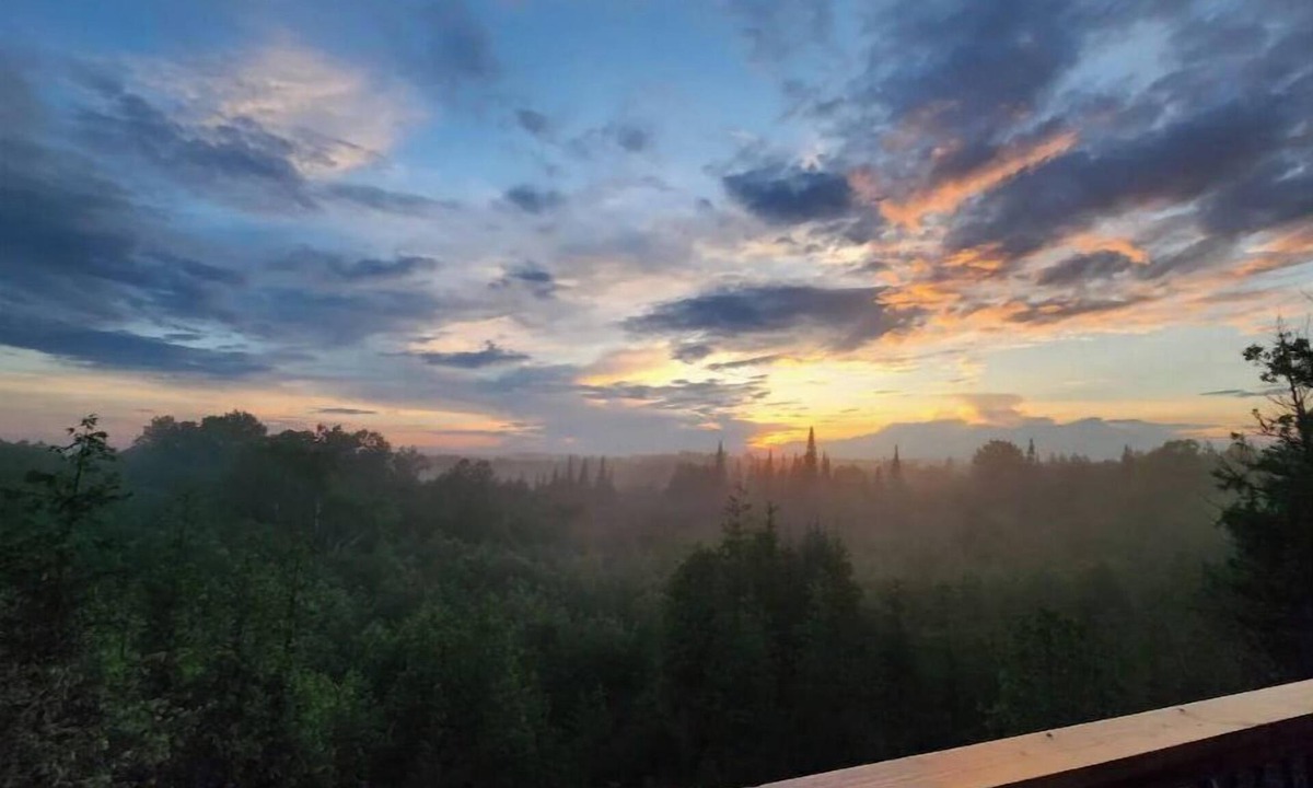 Tyendinaga Cabin | Pine Peak - Your Country Escape