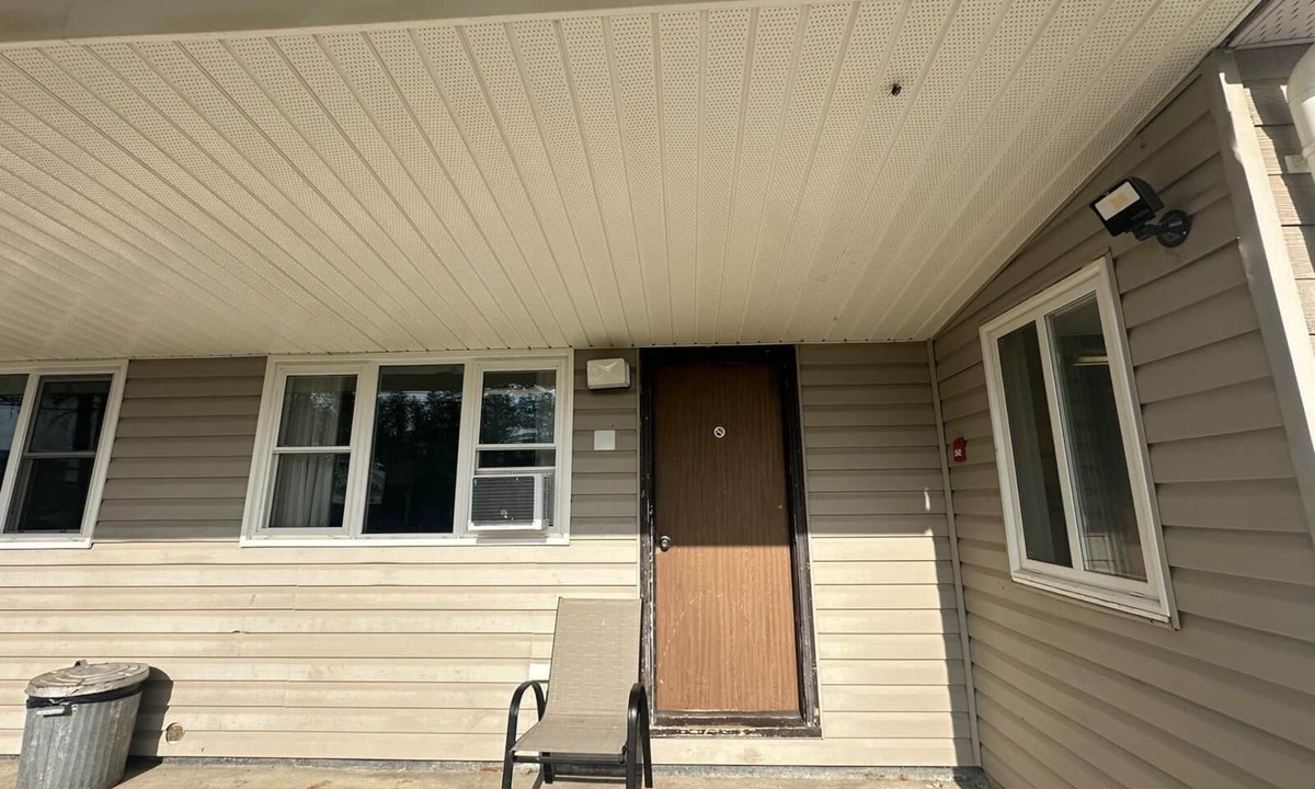 Timmins Hotel | Pine Ridge Motel