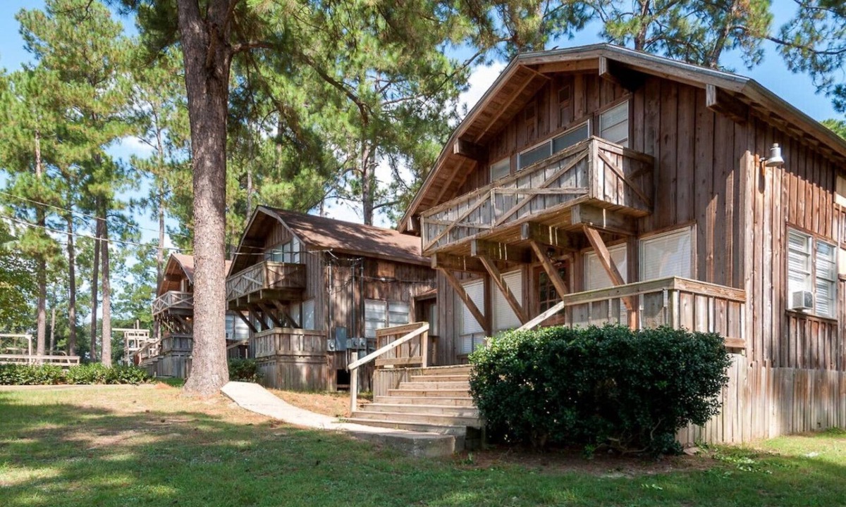 Woden Cabin | Pine Tree Cabin at Tall Timbers Retreat! Sleeps 13