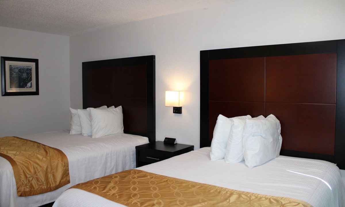 City Center Medford Hotel | Pine Tree Inn