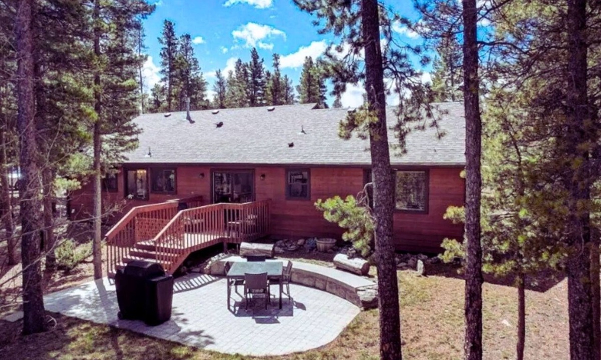 Black Hawk House | Pine Tree Lodge | Firepit, Fishing, & Kayaks