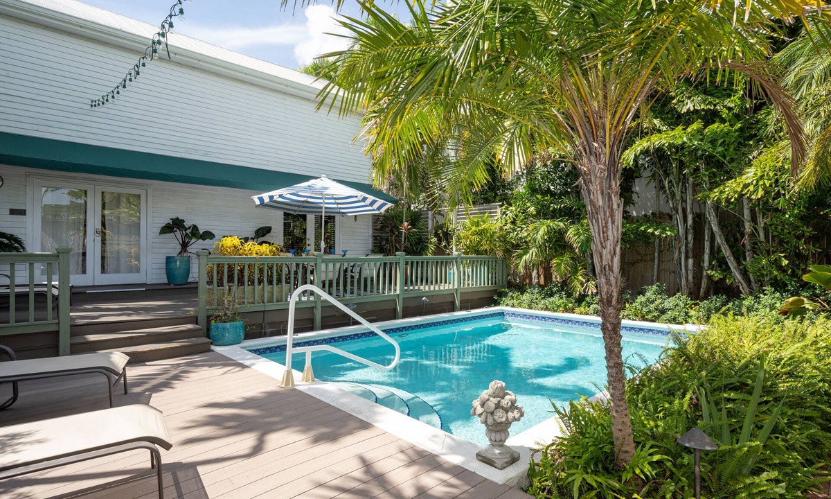 Downtown Cottage | PINEAPPLE COTTAGE, 2BR/2BA-Pvt Pool, 1/2 block to Duval