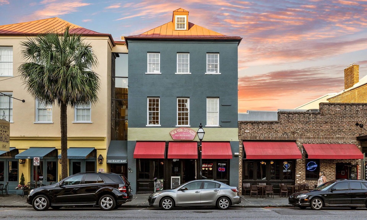French Quarter House | Pineapple Pad | Spacious 4BR Historic District!