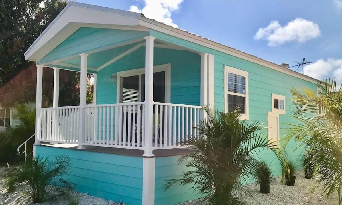 Southgate Apartment | Pinecraft Blue Heron Tiny Home