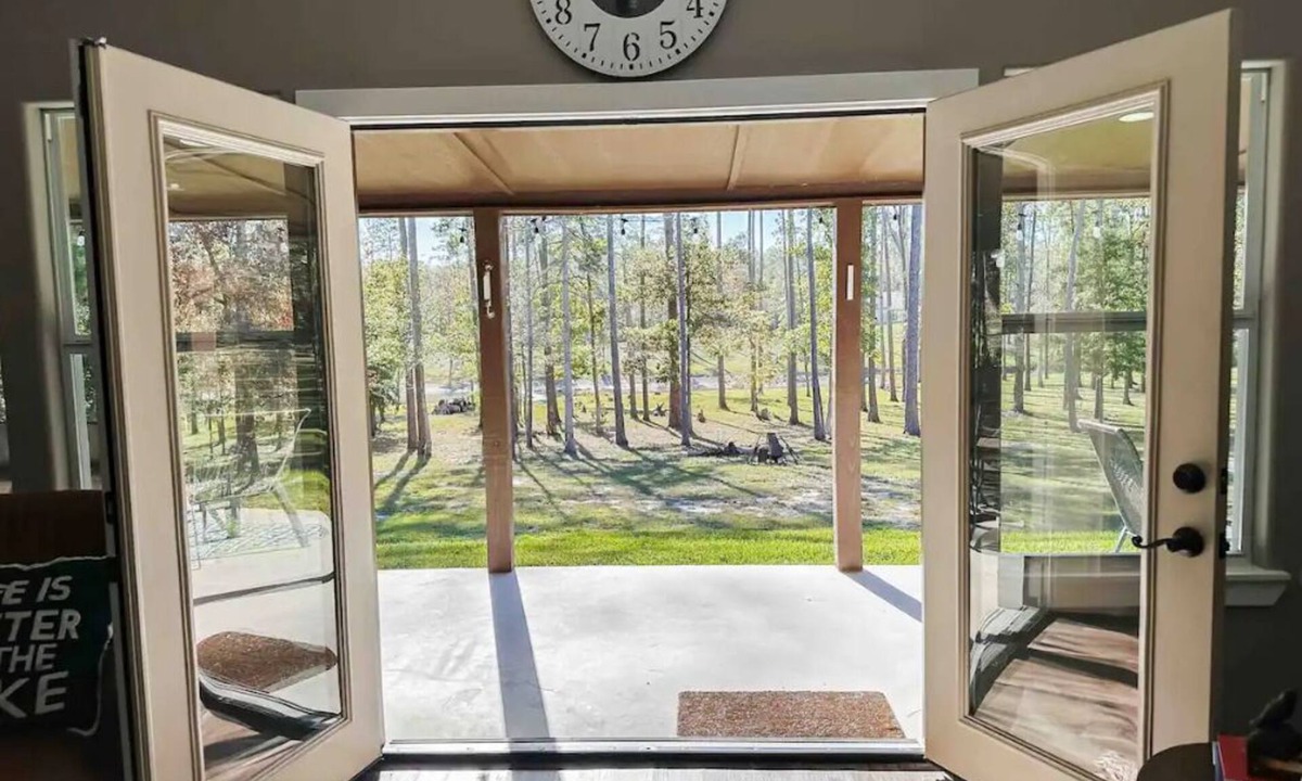 Brookeland House | Pines by the Lake
