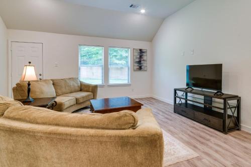 Magnolia House | Piney Woods Escape! Magnolia Home w/Lake Access