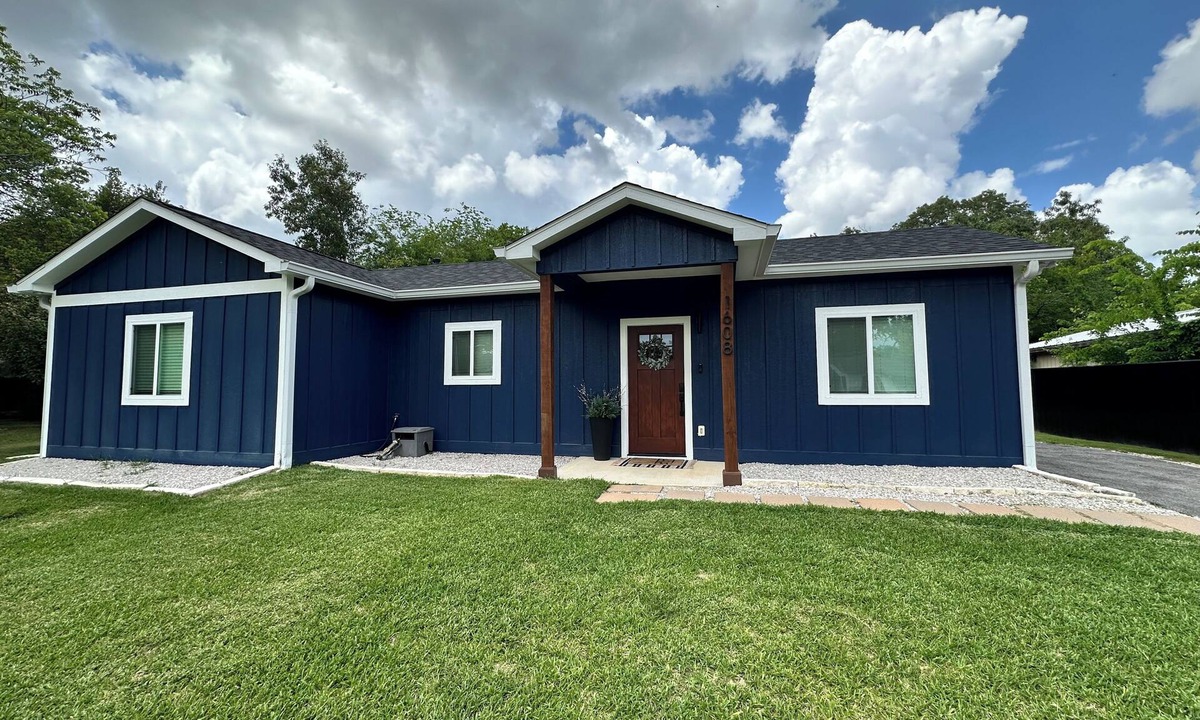 Lufkin House | Pineywoods Cottages LLC.