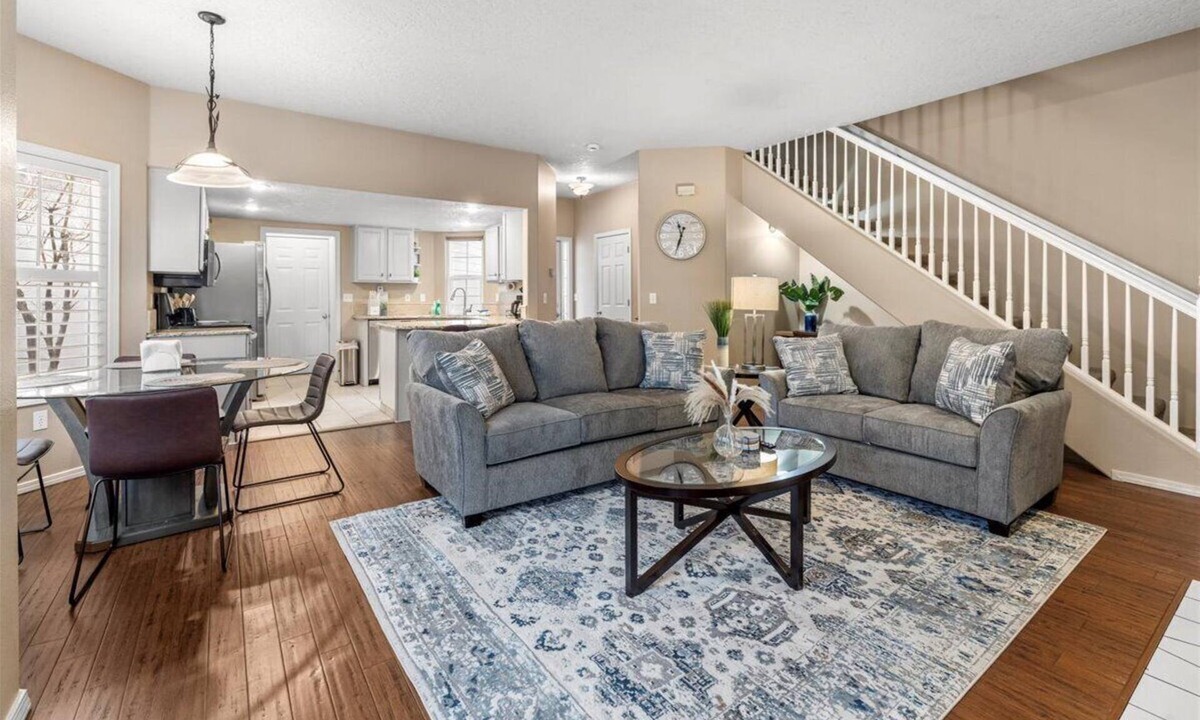 West Bench House | Ping Pong-1600ft²-Backyard-King-Parking-600Mbps