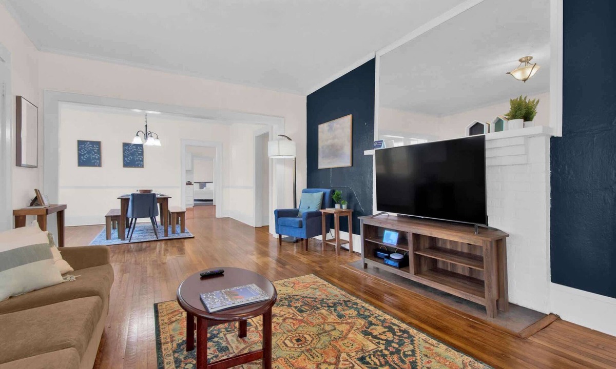 Terry Sanford House | Ping-Pong & Huge Yard! Central- Fayetteville Pearl