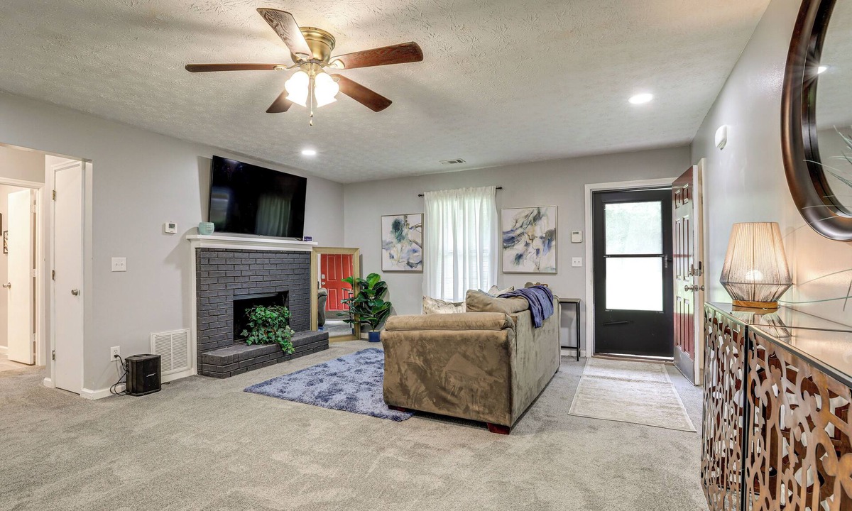 Lithonia House | Ping-Pong & Pool Table: Peaceful Stonecrest Escape