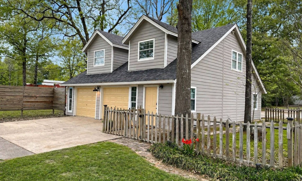 Huntington Cottage | Pink Door House