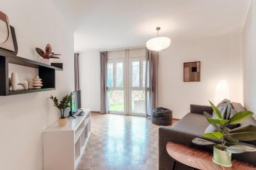 Chiasso Apartment | Pink Flat 2 by Quokka 360 - On the Border with Italy