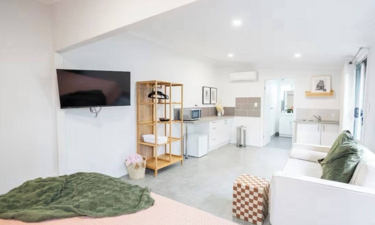 Ettalong Beach Cabin | Pink Muse, 3 Mins to Ettalong Beach