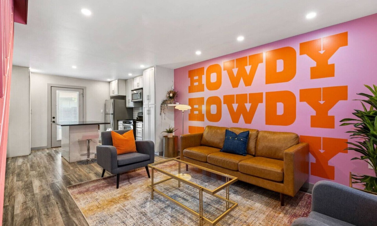 St. Edwards Villa | Pink Palace SoCo Dream Townhome!