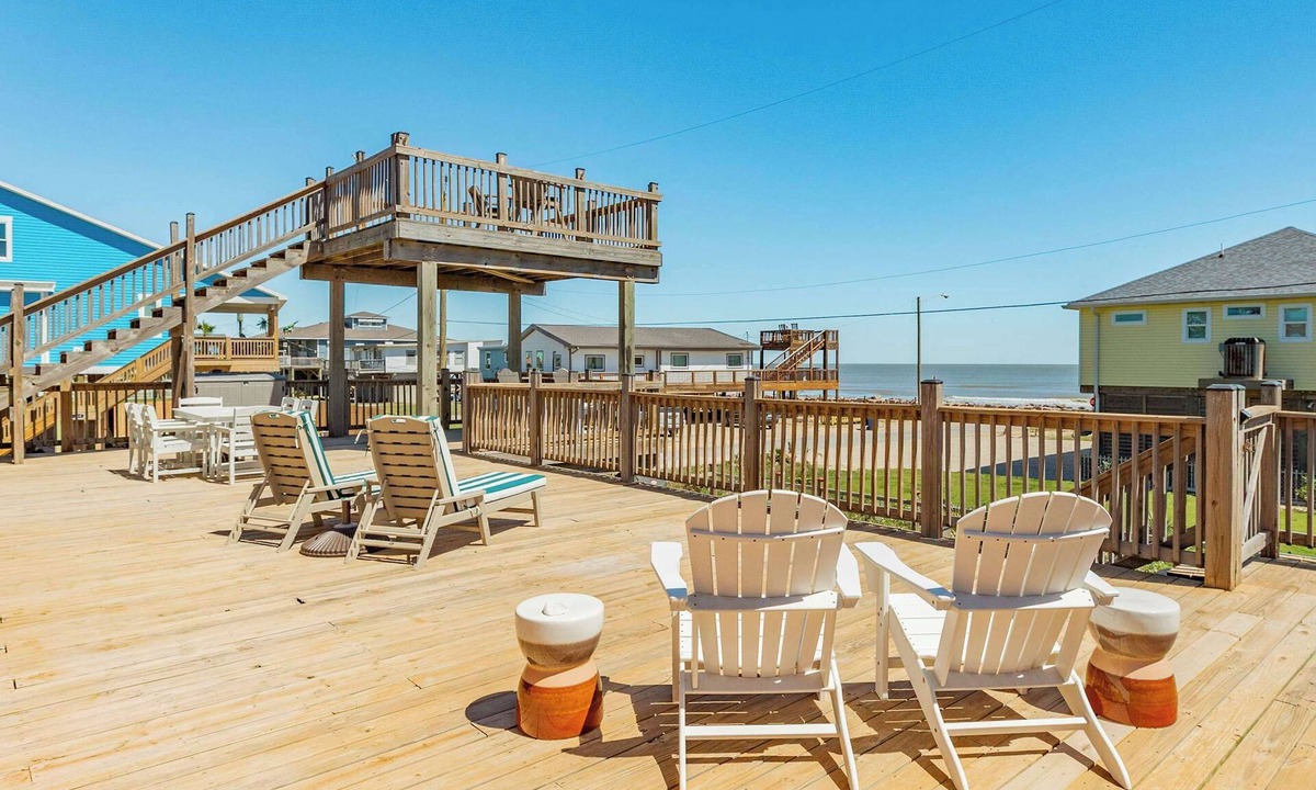 Surfside Beach House | Pink Pearl - Where Mr Ocean Blue Meets Ms Posh Pink!