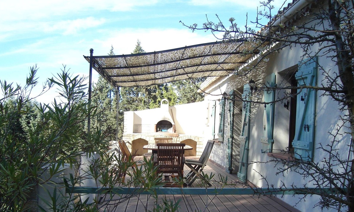 La Capelle-et-Masmolene Villa | pink villa near Uzes