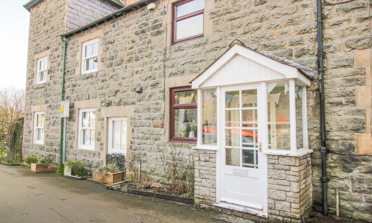 Knighton Cottage | PINNER'S COTTAGE, with open fire in Knighton