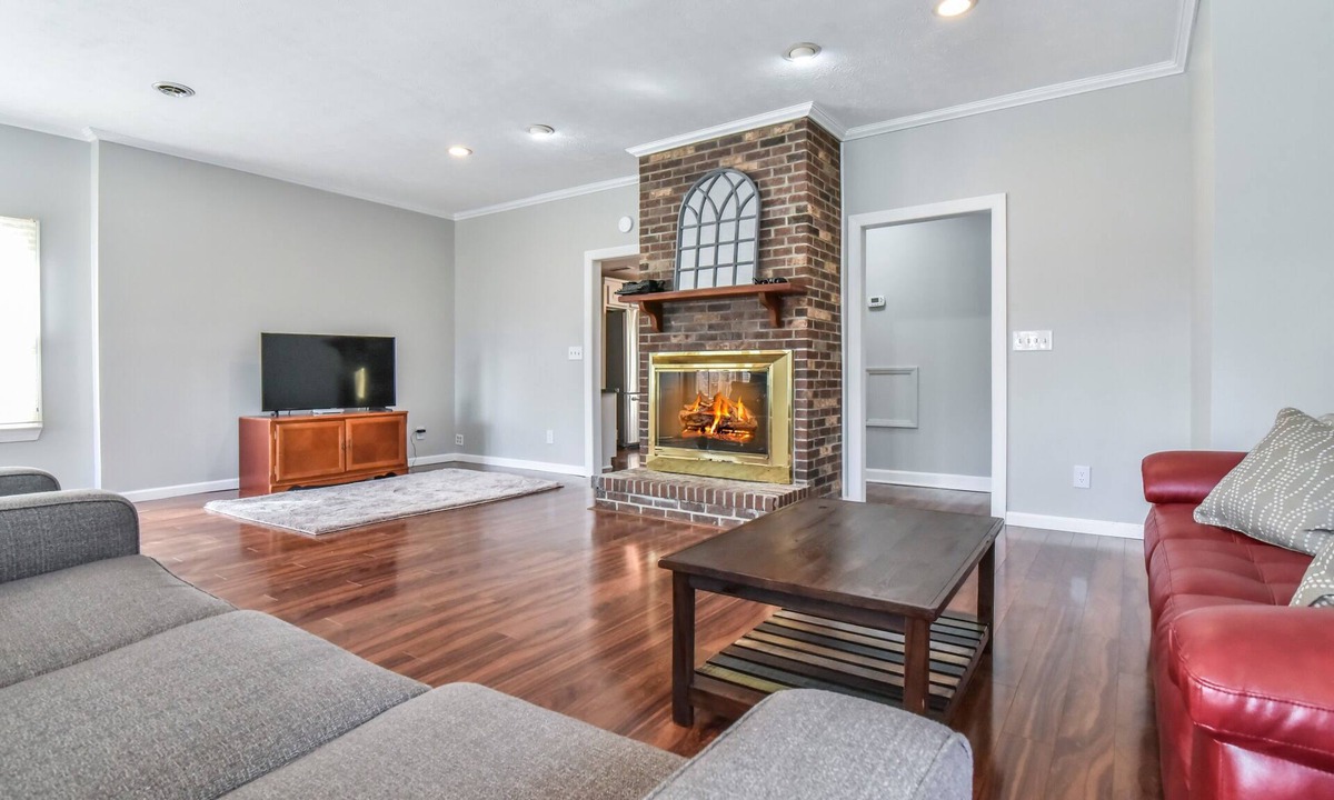 Skyland House | Pinners Compound- 4 BR hot tub fire pit